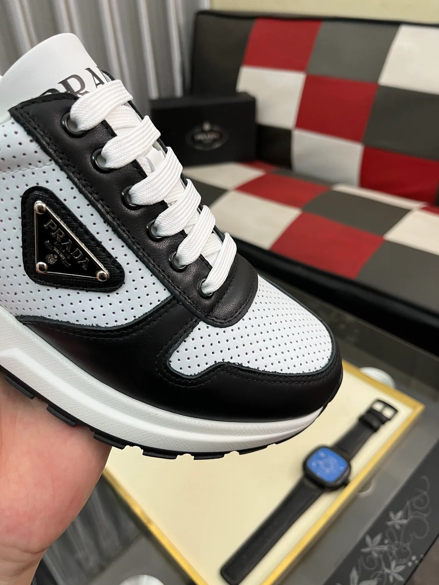 Men's shoes 💰420⌚️⌚️【PRADA】Prada - high-end quality original order 🔍🔍🔍 casual sports shoes - upper: 🔝 Nappa calfskin, brand hollow mesh hot reflective technology, tongue injection brand logo - lining: water-dyed cowhide - outsole: ultra-light TPU foam rubber; molded outsole -Ultra-high quality control and fine workmanship: highlighted (high-end, extravagance, and class) -Size: 38-443️⃣colors available